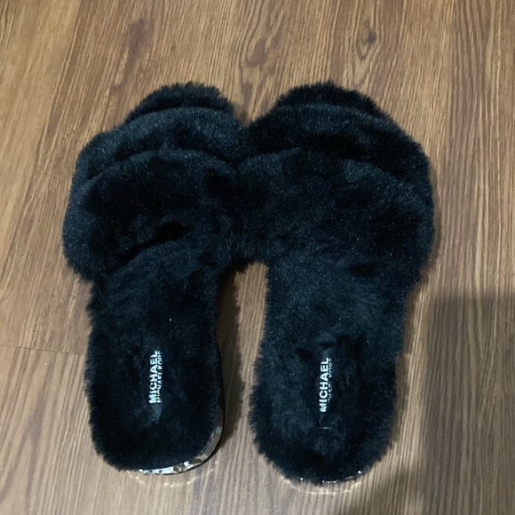 Michael Kors Alfie Faux Fur Platform Slide Black/Silver Size 10M NWT - Picture 2 of 9